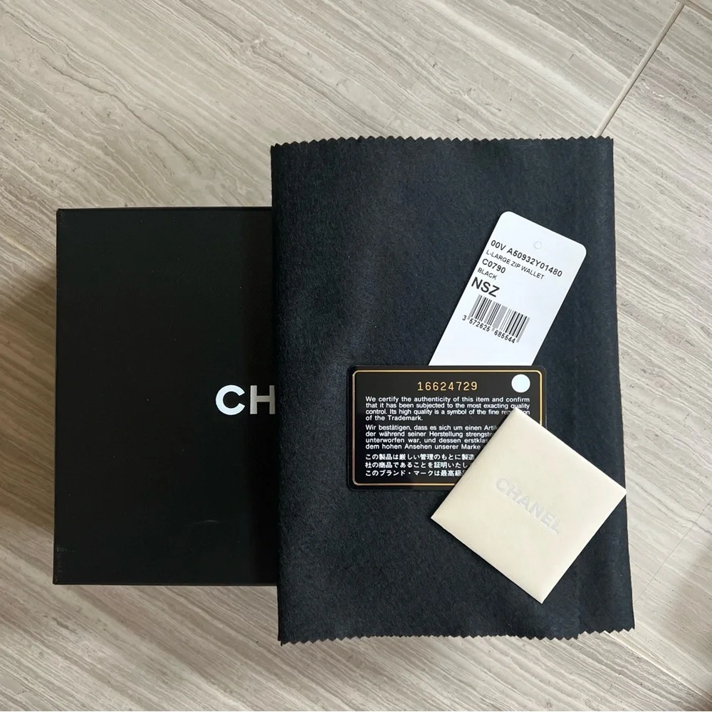 Chanel CC Camélia Floral Zip-Around Wallet